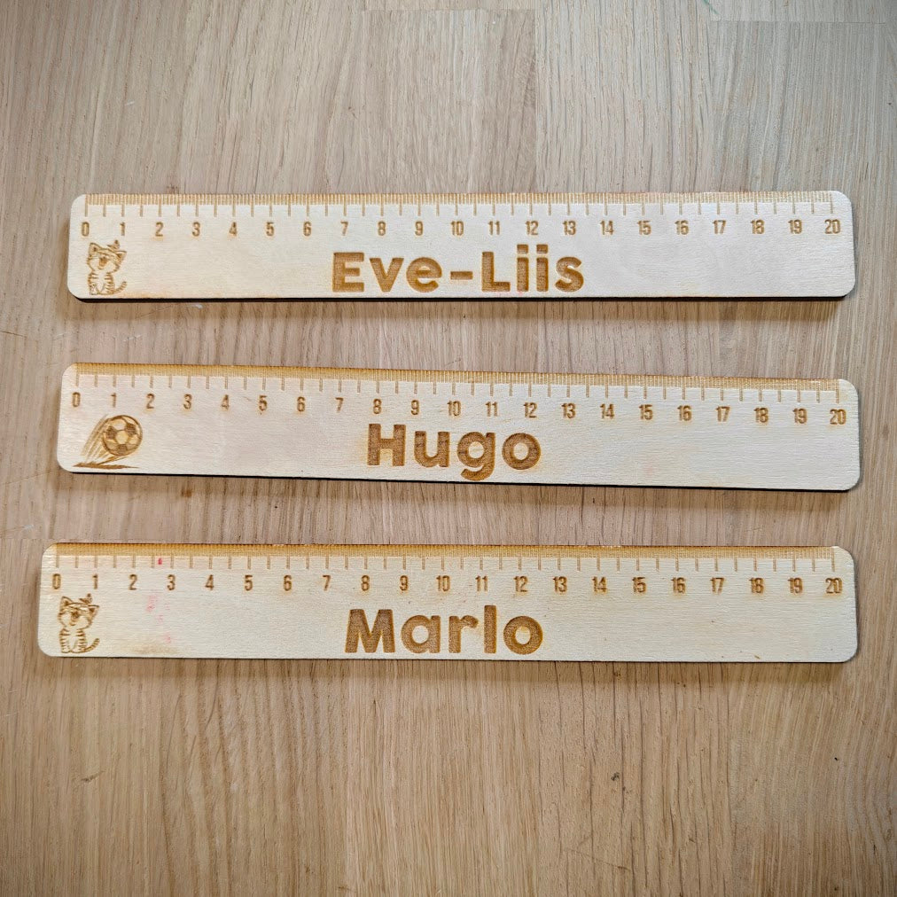 Graveeringuga nimeline joonlaud